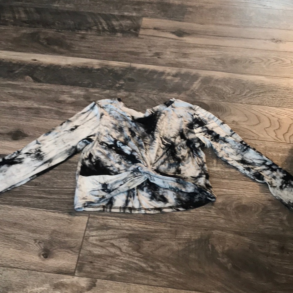 Tie Die Long Sleeve Crop Top with Knot Infront